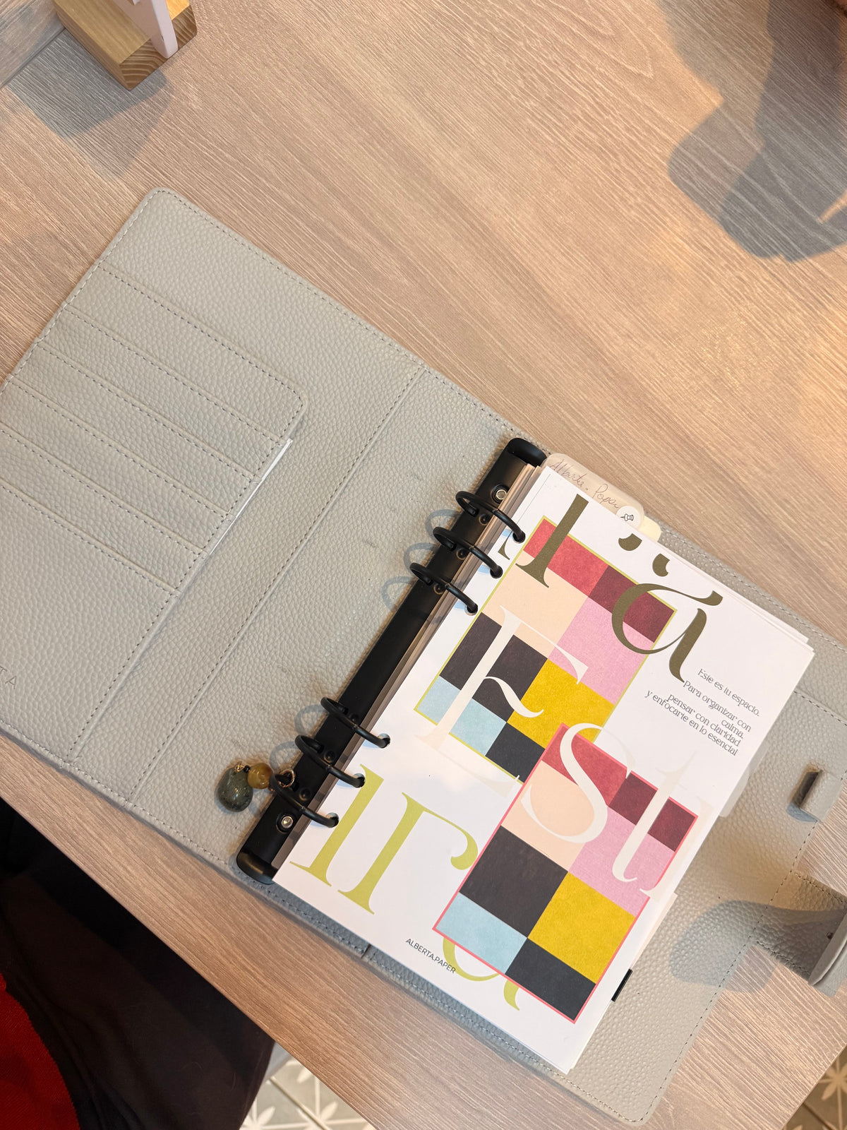 Agenda esencial de anillos | cuero vegano | A5 | GRIS
